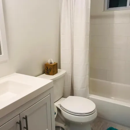 Renovated, 10 Min From The City Boston Exterior photo