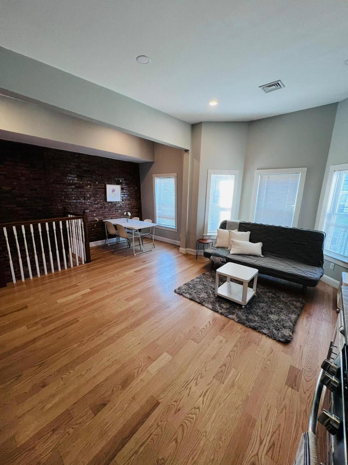 Appartement Renovated, 10 Min From The Boston